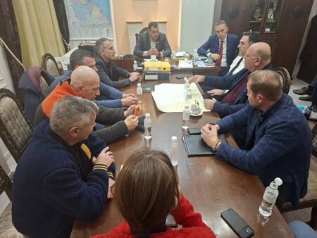 Хеликоптер на Гранична полиция вече извършва въздушен оглед на района