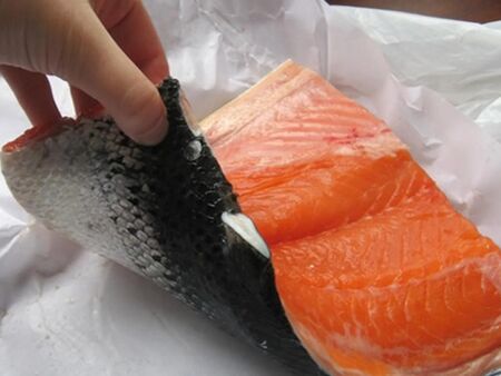 Изтеглят заразена с листерия сьомга от голяма верига в България