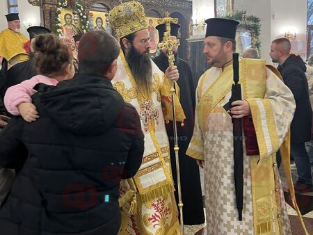 По примера на Свети Николай: Бургаски семейства получиха духовна и материална подкрепа