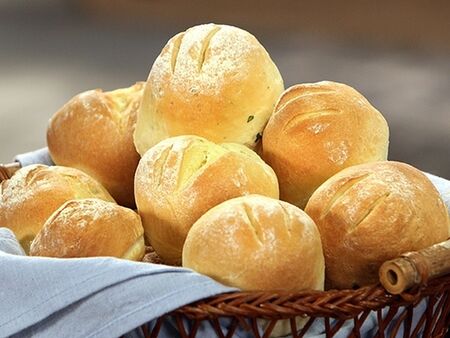 Това е най-лесната рецепта за пухкави и ароматни хлебчета с мая