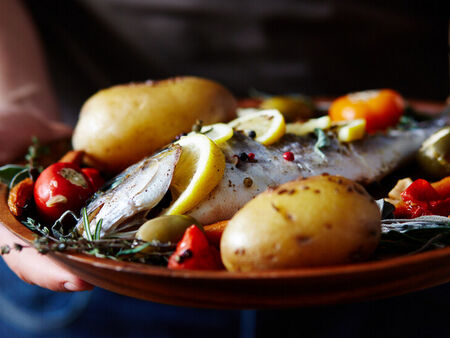 От легендите до трапезата: Как празнуват Никулден по света