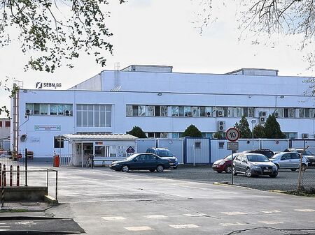 Съкращенията ще се извършат на два етапа и ще приключат