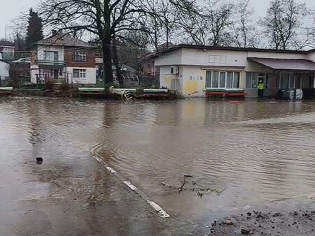 Наводнения в Бургаско принудиха евакуация на 12 семейства и задействаха BG-ALERT