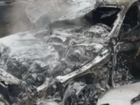 Майка на 5-годишно дете съсипа луксозна кола с фойерверк, искала да зарадва малчугана за Никулден