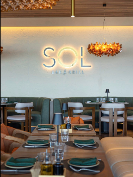 SOL Bar & Grill – новият фаворит на Бургас за фирмени коледни тържества през 2025