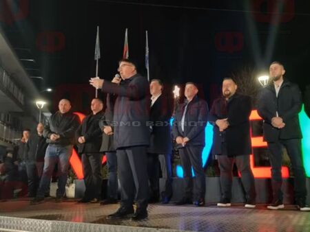 Обвиняват ни че теглим нов заем а Асен Василев зае