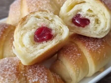 Изпитана рецепта за кроасани, приготвени с нежно маслено тесто