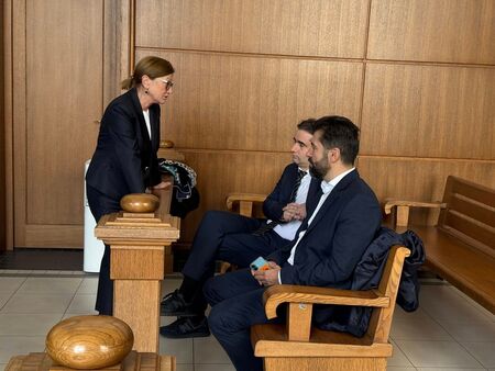 Двамата са обвинени в нарушения на служебни задължения