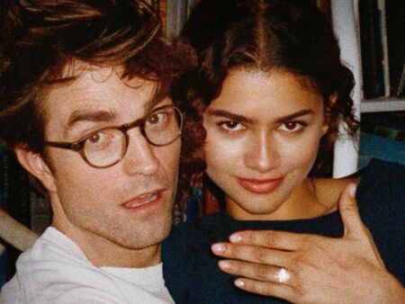 Патинсън и Зендая „обявиха годеж“, но какъв