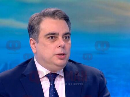 Асен Василев: Правителството да подаде оставка веднага заради протеста и провала с бюджета
