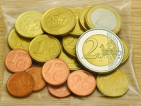 БНБ работи извънредно заради големия интерес към стартовите комплекти с евромонети