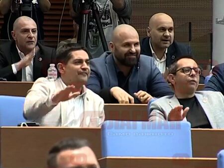 НА ЖИВО: Ще падне ли правителството? Депутатите гласуват вота на недоверие (ОБНОВЯВА СЕ)