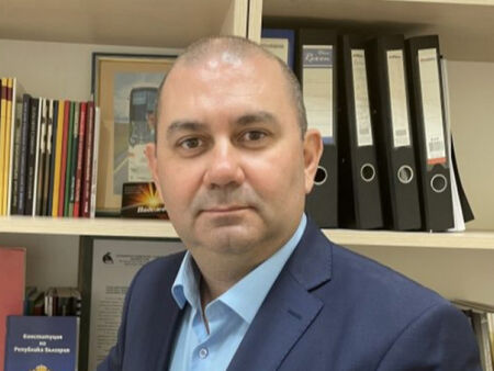 Какво следва по Конституция след оставката на кабинета? 