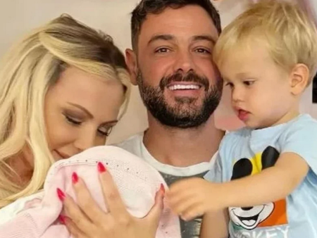 Филипинки дундуркат децата на Камелия