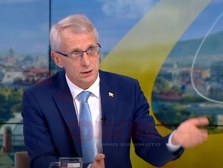 Акад. Денков: Протестите разобличиха мита за стабилността на Борисов и Пеевски