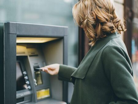 Левът изчезва от банкоматите от 1 януари: Как ще теглим евро през 2026 г.