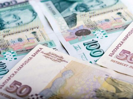 Снабдете се с достатъчно кеш в ЛЕВОВЕ през януари – Gen Z, отнася се и за вас!