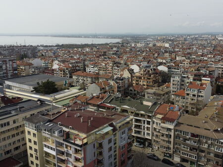 От 30 г. се занимавам с недвижими имоти, през 25 от тях се говори за "балон" на цените, казва брокер