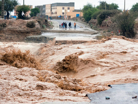 Най-малко 21 загинали при внезапни наводнения в Мароко след проливни дъждове
