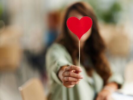 Числото 15 събужда Божествената любов в живота на 4 зодии