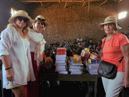 Там дори нямат писменост а мъртвите погребват пред колибите си