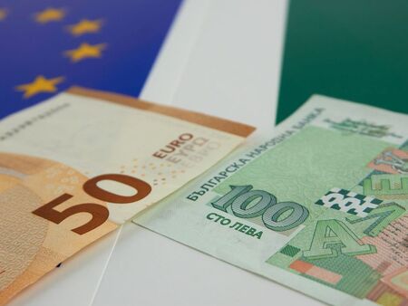 Депутатите обсъждат удължителния бюджет: Минималната заплата става 620 евро от 2026 г.