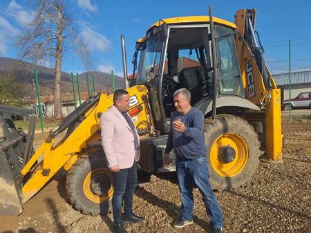 Съпругата на Пламен Бобоков блесна в галерията на Ники Младжов (СНИМКИ)