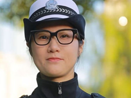 Китайската полиция тества смарт очила с изкуствен интелект и преводач