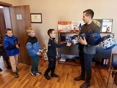 Кметът на Царево Марин Киров поздрави за младите спортисти от ФК "Странджанец"