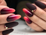 Бордо маникюрът е признак за елегантна визия при дамите