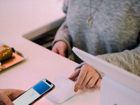 Разплащанията в брой изчезват в Швеция, но какви са неочакваните рискове