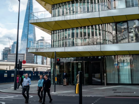 Най-големият хедж фонд в света мести позиции от Лондон в София