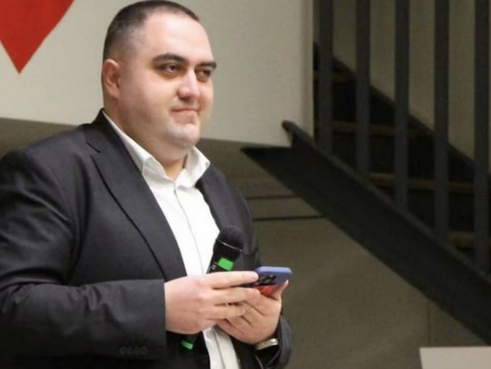 Кабелите от камерите в училищните тоалетни водели директно към кабинета на директора