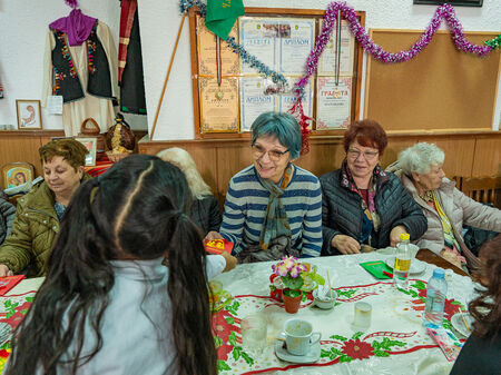 Коледна среща между поколенията в Царево