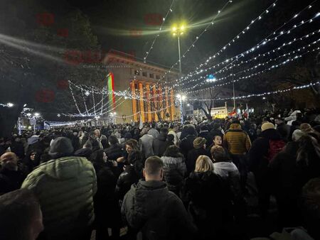 Бургаската структура на "Да, България" свиква нов протест под колоните на Общината утре