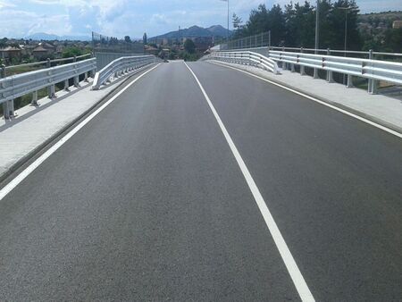 Гъста мъгла, лед и ограничения за тирове по магистралите - внимателно на пътя!