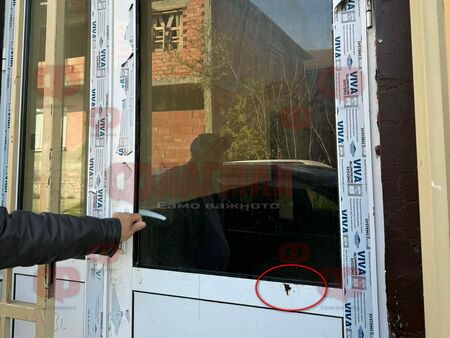 Служител от намазания с фекалии офис на ДПС ексклузивно: Знаем ги кои са, чакали са да затворя, за да ни атакуват (СНИМКИ)