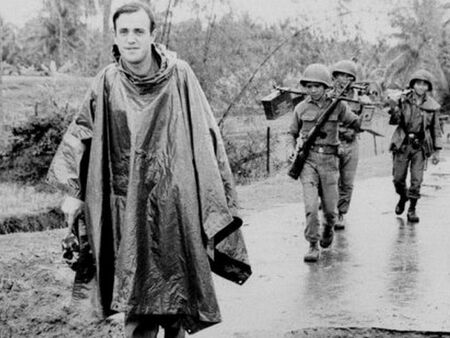 Почина легендарният военен кореспондент Питър Арнет