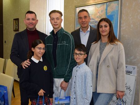 Димитър Николов поздрави младите танцови таланти с европейски и международни успехи