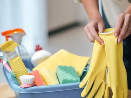 Защо не бива да мием пода в петък - традицията, която крие мъдрост, а не суеверие