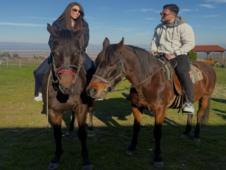 Карлос Насар и Александра Костадинова избягаха в природата - романтика на коне под открито небе