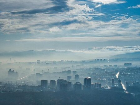 Тревожно замърсяване на въздуха в София и Пловдив: Над 400 микрограма фини прахови частици