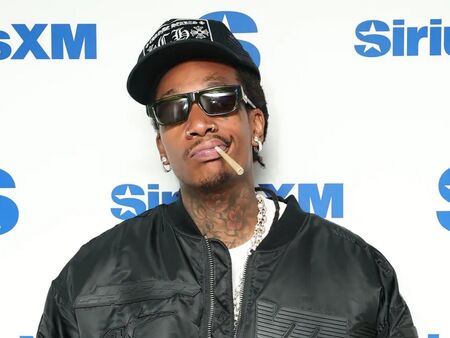 Румънският съд праща Уиз Калифа в затвора заради джойнт на сцената