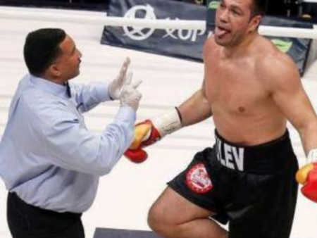 Защо Кобрата се прави на палячо, когато го проснат на ринга