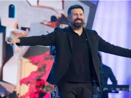 Родата на цар Киро изкупи масите от 10 000 за концерта на Тони Стораро