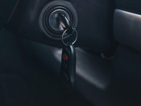 17-годишен открадна Мерцедес от паркинг, оставили го с ключ в контакта