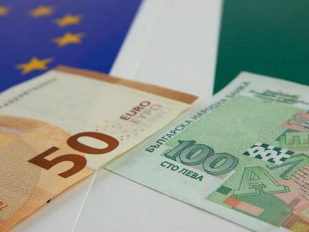 Експерти: Запасете се с пари в брой за 4 дни заради еврото