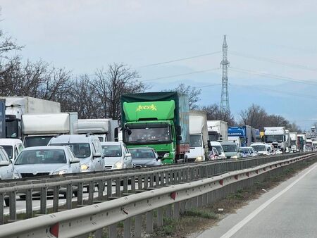 По празниците: Без камиони по магистралите