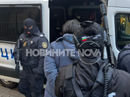 Задържаха 29-годишен мъж за разпространение на порнографски материали с малолетни