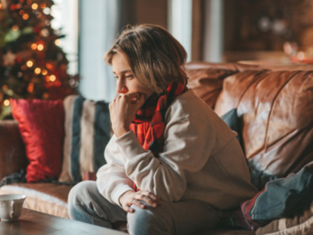 Празниците насаме: как да превърнем самотата в грижа за себе си